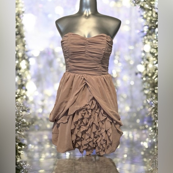 💟H&M Ruched Chiffon and Ruffled Strapless Dress - Picture 1 of 16